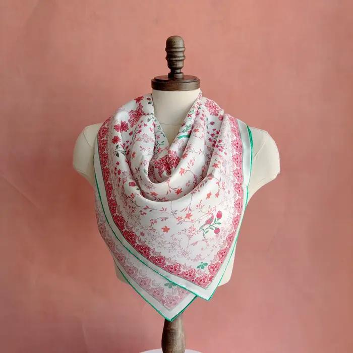 Foulard en soie 90x90 de luxe