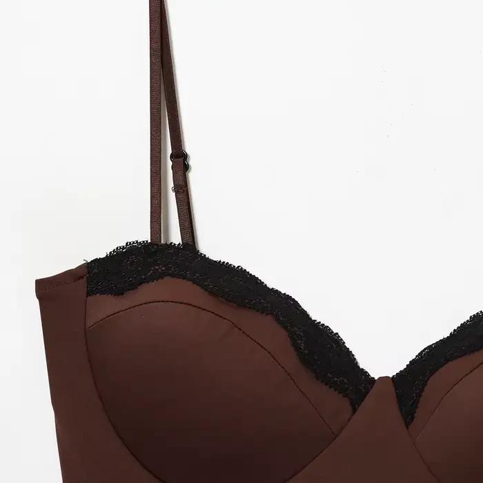 Licou élégant femme hauts avec couverture en dentelle