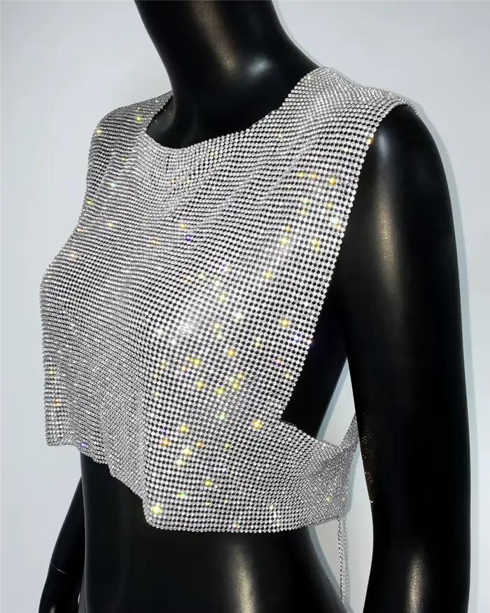 Haut court à paillettes et strass brillants