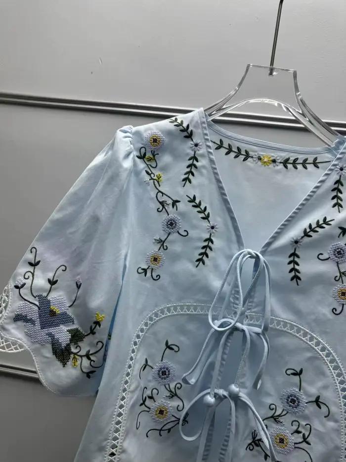 Chemisier Femme Bleu Brodé de Fleurs
