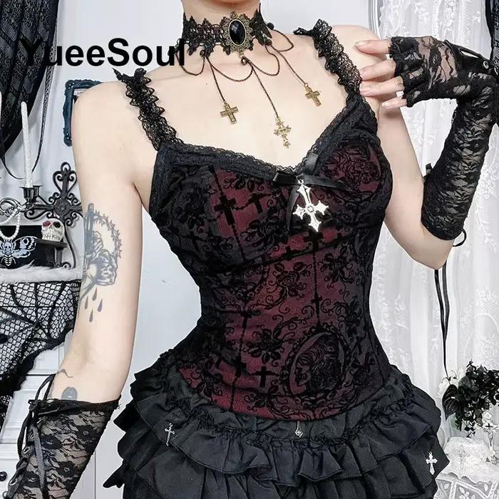 Haut court gothique en dentelle et maille
