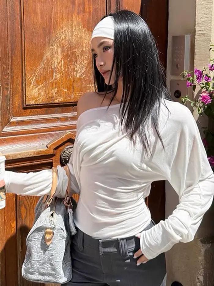 Solide épaule inclinée chauve-souris à manches longues T-shirts hauts 2025 automne femmes mode Sexy dos nu mince