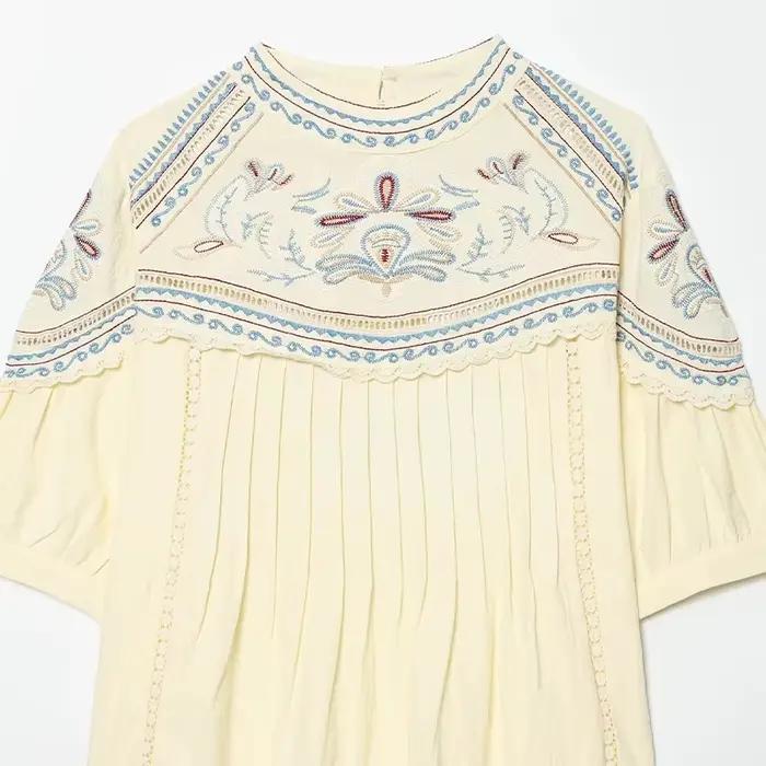 DUOPERI – chemisier plissé brodé beige pour femmes