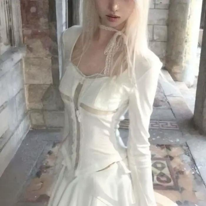 Top court en dentelle esthétique coquette