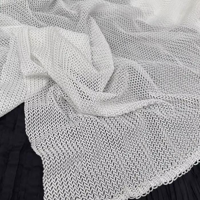 Bande de dentelle à chevrons blanche fluide