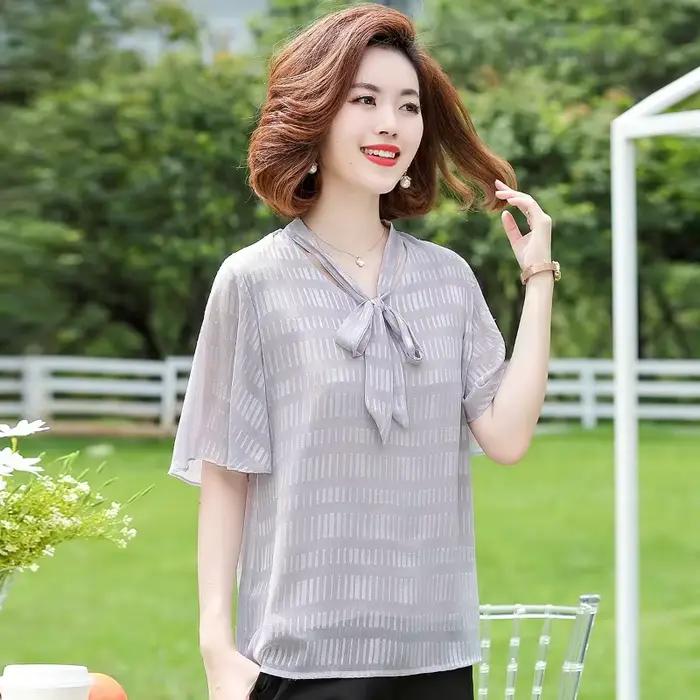 Blouse élégante en mousseline à nœud papillon pour femme d'âge mûr