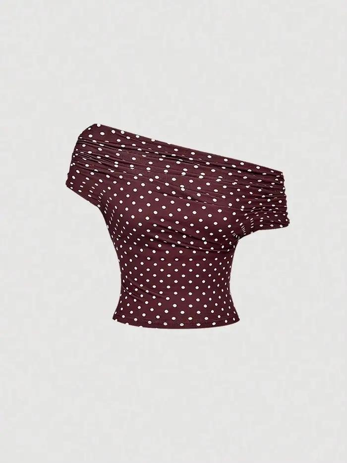 Haut court en tricot pour femme avec options de port polyvalentes et détail froncé sur le côté