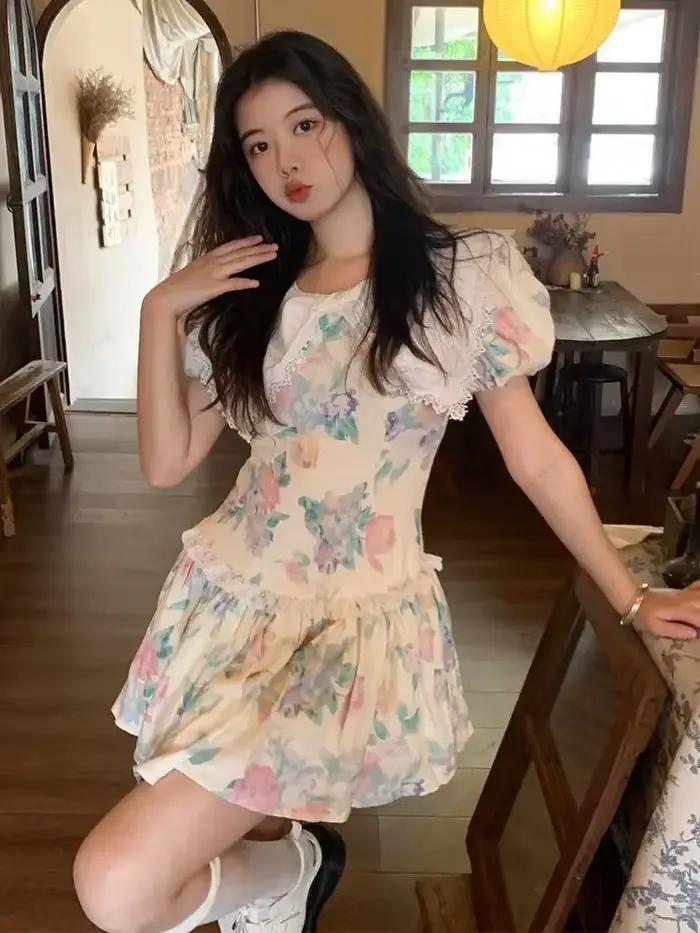 Robe à col français et manches bouffantes pour femme