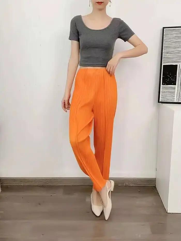 Pantalon droit plissé pour femme