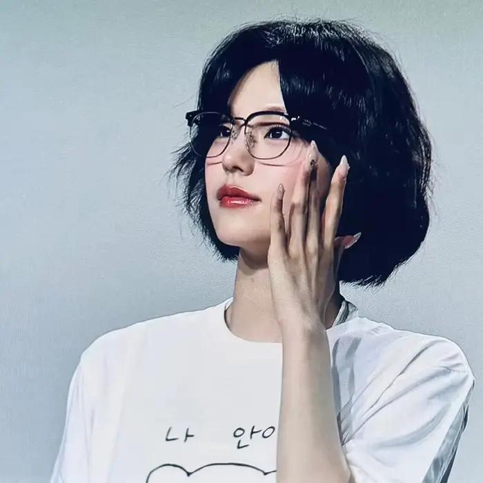 T-shirt mignon à col rond pour femmes