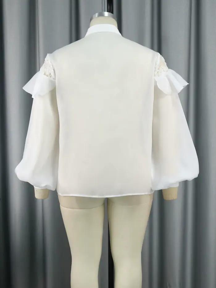 Chemisier en dentelle transparente à volants pour femme avec manches bouffantes et boutonné sur le devant pour un usage de bureau élégant ou des événements de jour sophistiqués