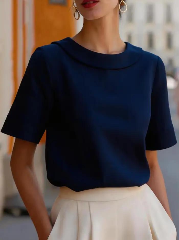 Chemise élégante à manches courtes avec col arrondi et coupe structurée pour femmes