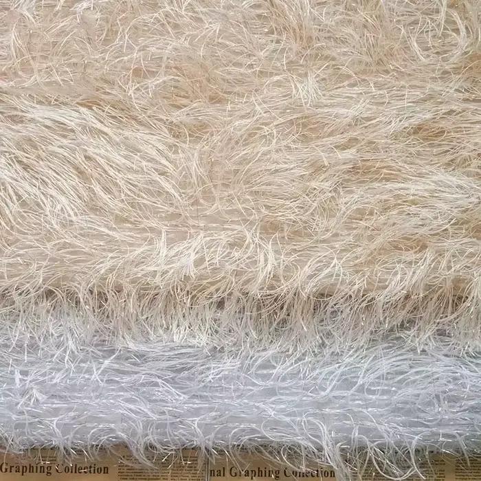 Chemise en tissu de soie avec pompon doré et argenté