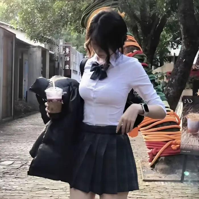 Chemise élégante en coton et polyester pour femme, col rabattu, boutonnée, décontractée, pour bureau et sorties, disponible en plusieurs couleurs et tailles