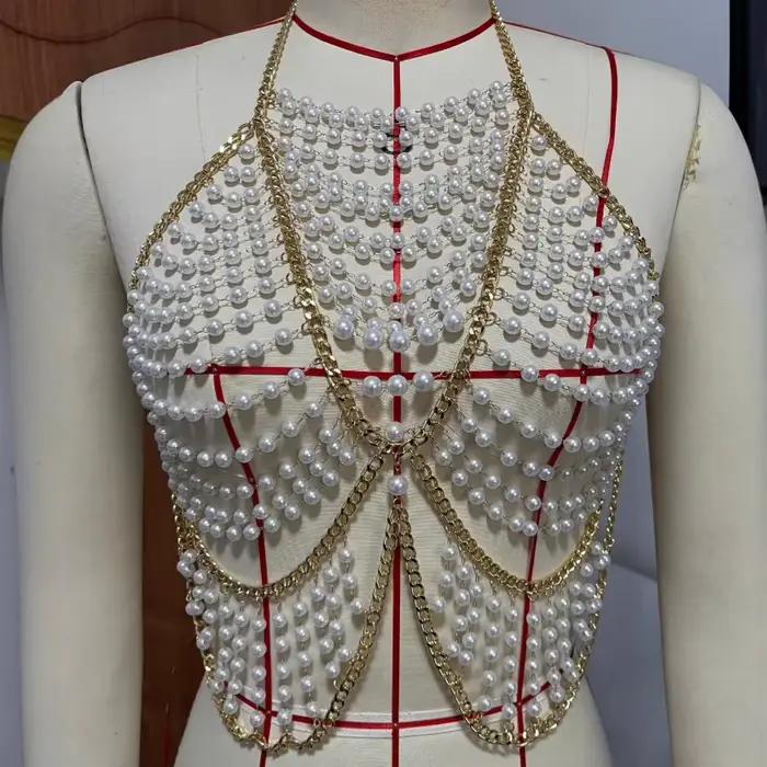 Chaîne en métal doré de luxe