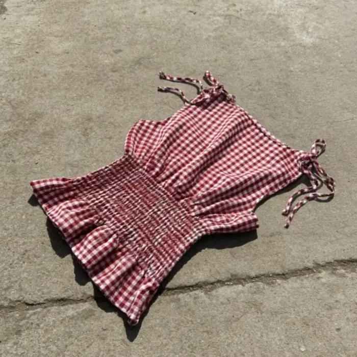 Haut camisole à carreaux rouges et blancs pour femme avec bretelles à nouer
