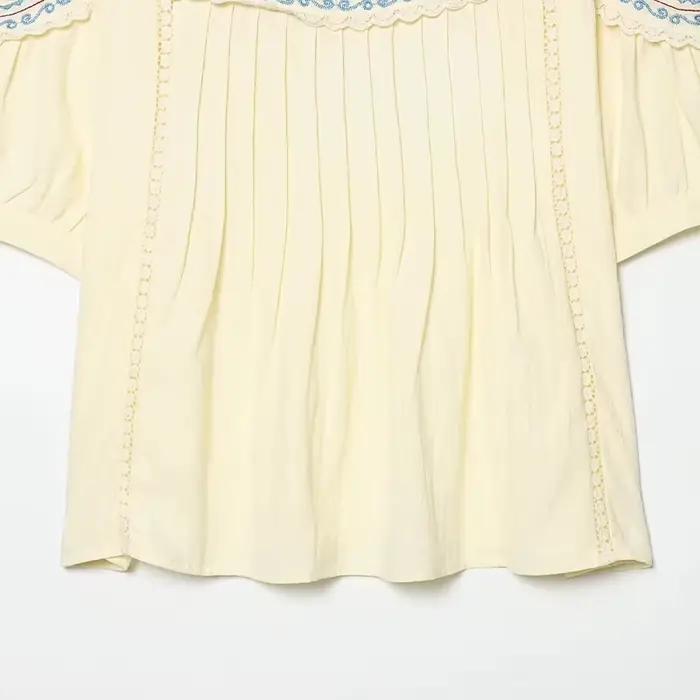 DUOPERI – chemisier plissé brodé beige pour femmes