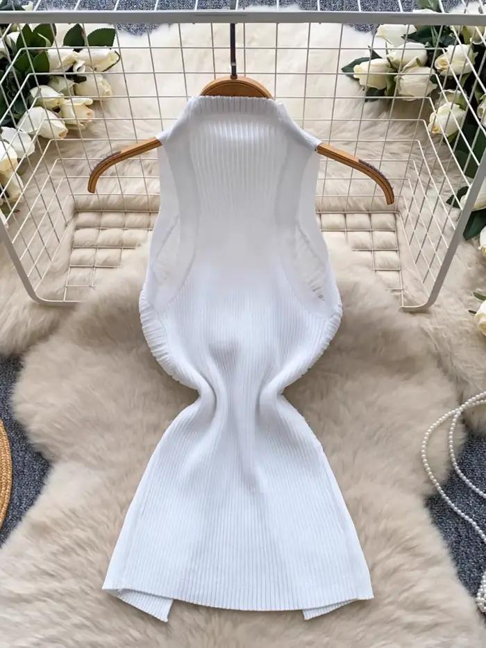2025 nouveau noir blanc couleur bloc haut en tricot femmes découpé torsion avant métal décor mince