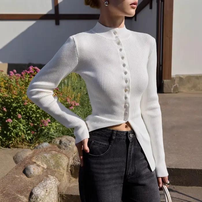 Pull en tricot côtelé à simple boutonnage