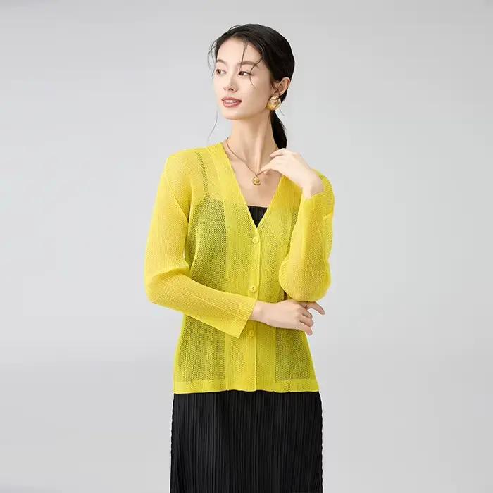 Miyake veste à simple boutonnage 2025 printemps nouveau tempérament maille à manches longues Cardigan col en v ample décontracté polyvalent vêtements de soleil