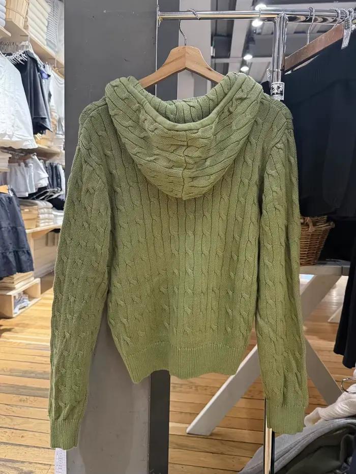 Cardigan vert torsadé à fleurs