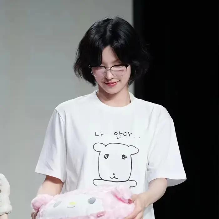 T-shirt mignon à col rond pour femmes