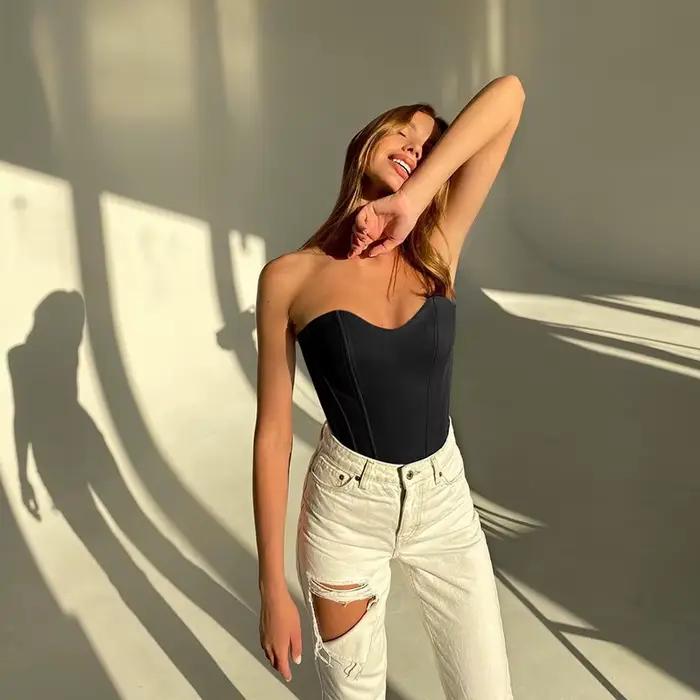 Corset moulant sans bretelles pour femme