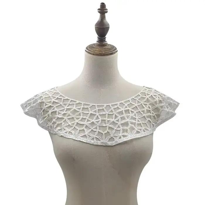 Beau col brodé en dentelle blanche pour femme