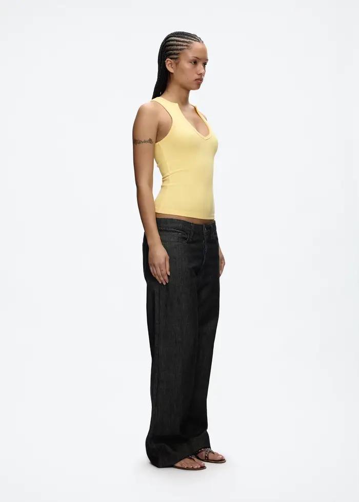 Débardeur côtelé pour femme junior avec col en V et bordure brute polyvalent en plusieurs couleurs et tailles