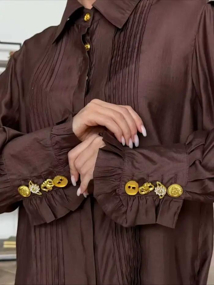 Chemise élégante décontractée à manches longues plissée pour femme NOVA avec boutons décoratifs dorés