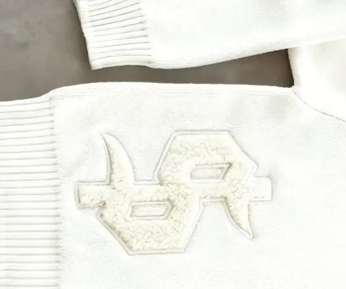 Pull brodé Y2K blanc à manches longues