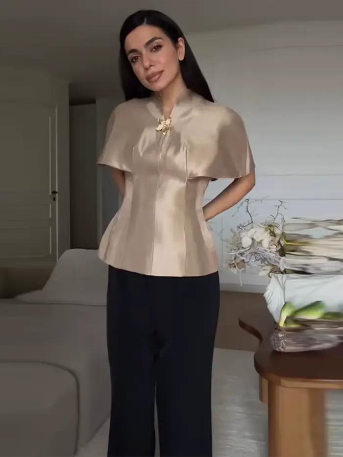 Élégant haut femme coupe cape couleur champagne