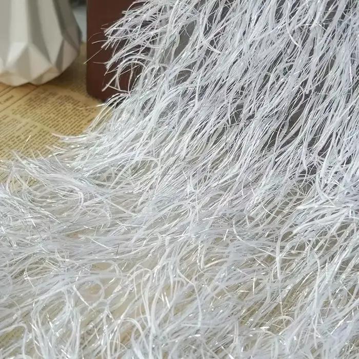 Chemise en tissu de soie avec pompon doré et argenté