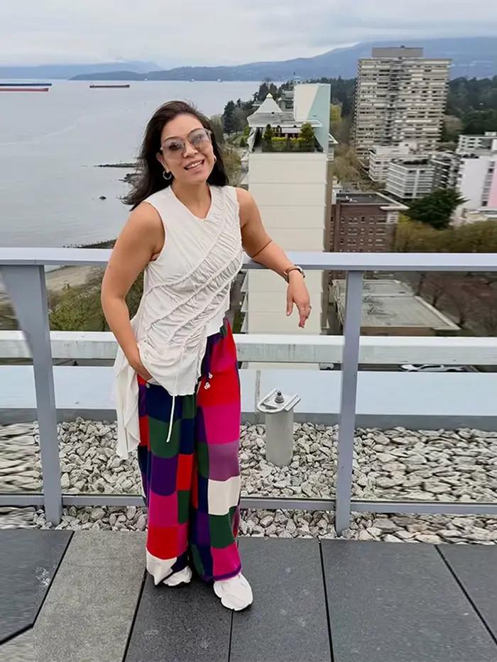 Haut asymétrique plissé à cordon de serrage pour femme