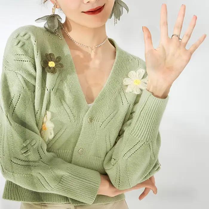 Cardigan court vert à fleurs pour femme