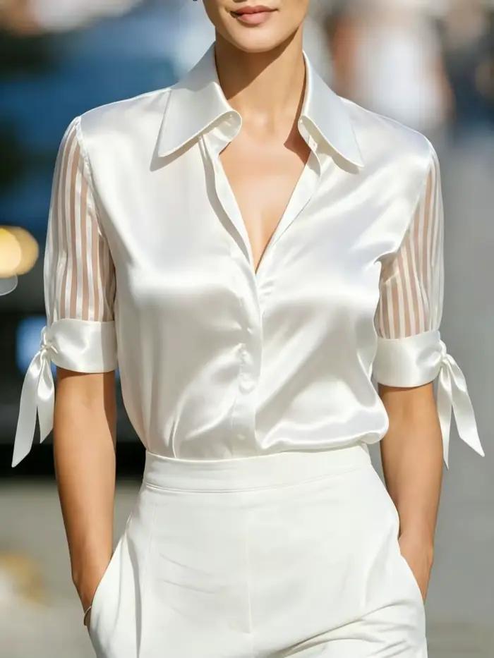 Chemisier en satin pour femme avec panneau transparent rayé et poignets à nœud papillon