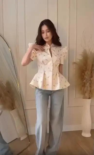 Haut peplum floral blanc pour femme