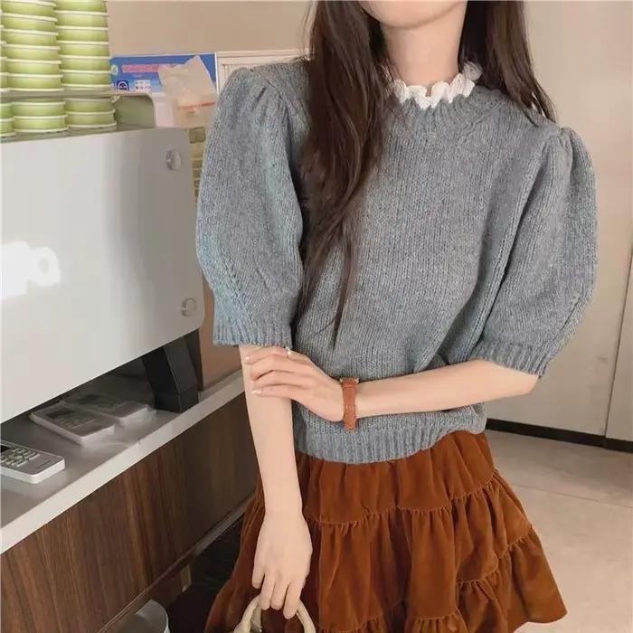 Pull tricoté à demi-col roulé avec manches bouffantes uniques