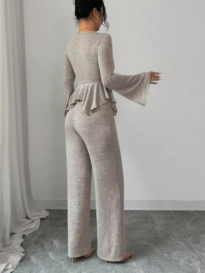 Nouvel ensemble haut tricoté à manches longues couleur pêche rose avec ourlet à volants et bas assorti pour les sorties