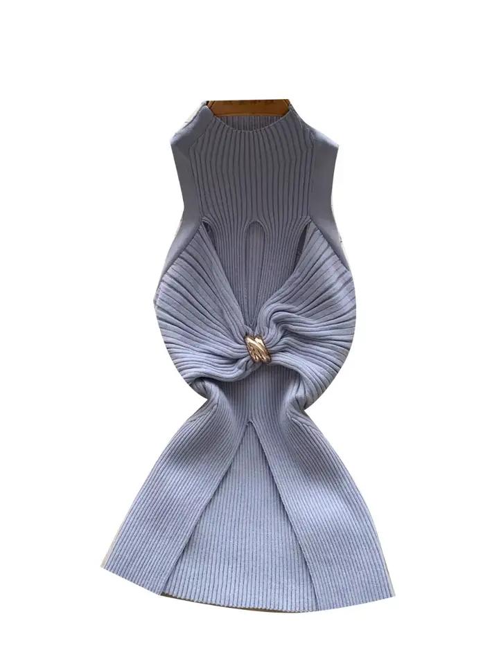 2025 nouveau noir blanc couleur bloc haut en tricot femmes découpé torsion avant métal décor mince