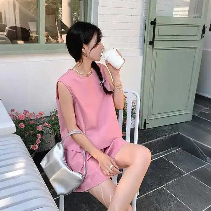 Ensemble décontracté 2 pièces pour femme : débardeur sans manches et short large rose uni