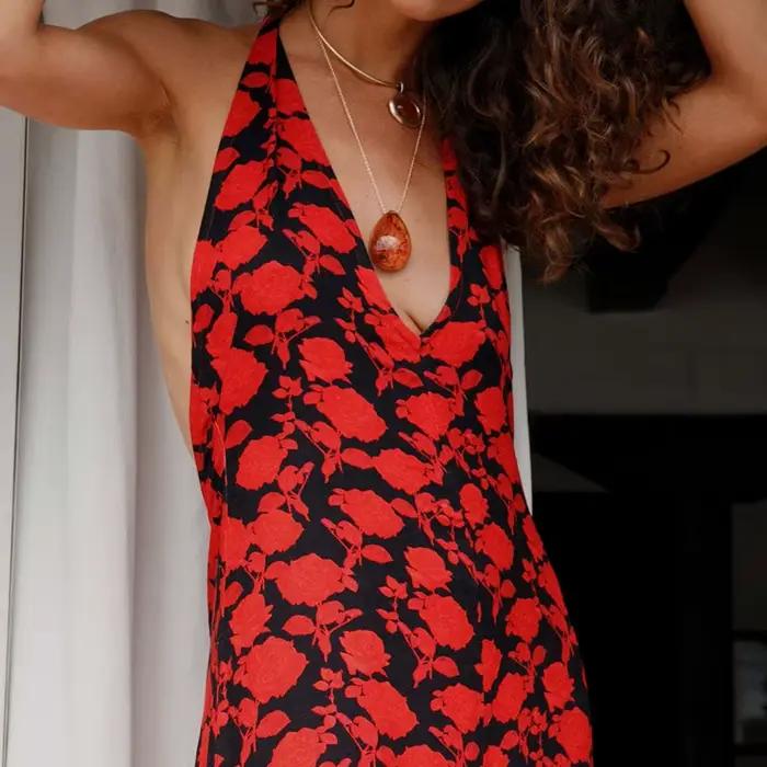 Robe d'été imprimée à col suspendu