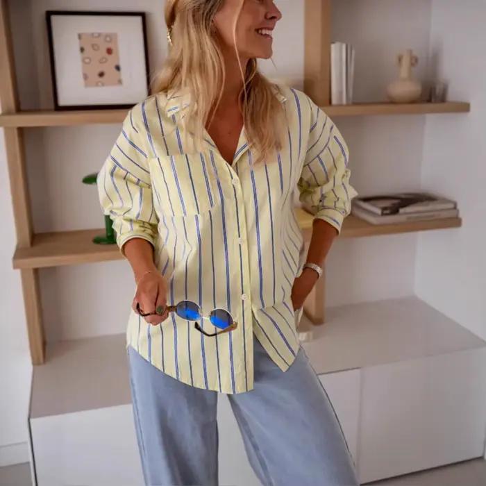 Chemise boutonnée oversize rayée jaune et bleue