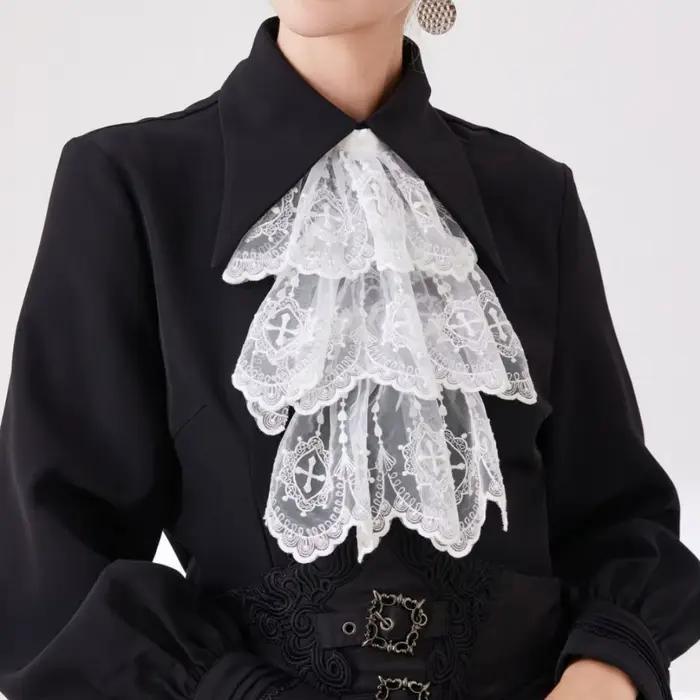 Col Claudine Vintage en Dentelle avec Motif Croisé