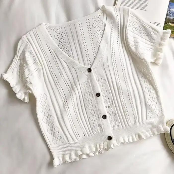 Haut court en tricot à volants boutonné