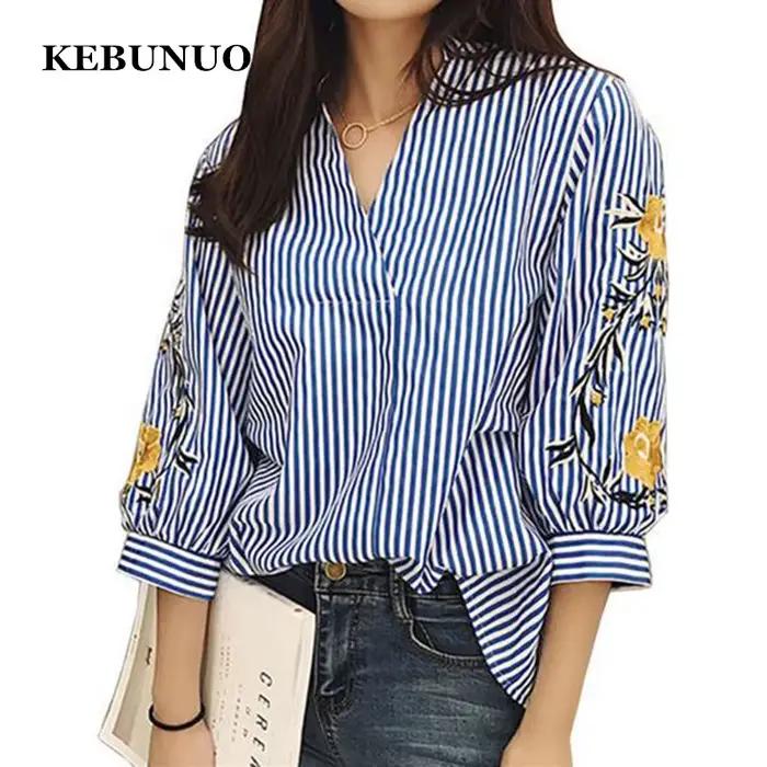 Blouse décontractée à rayures et broderies florales en coton et acétate pour femmes, col en V, manches trois quarts, idéale pour les occasions décontractées et le quotidien