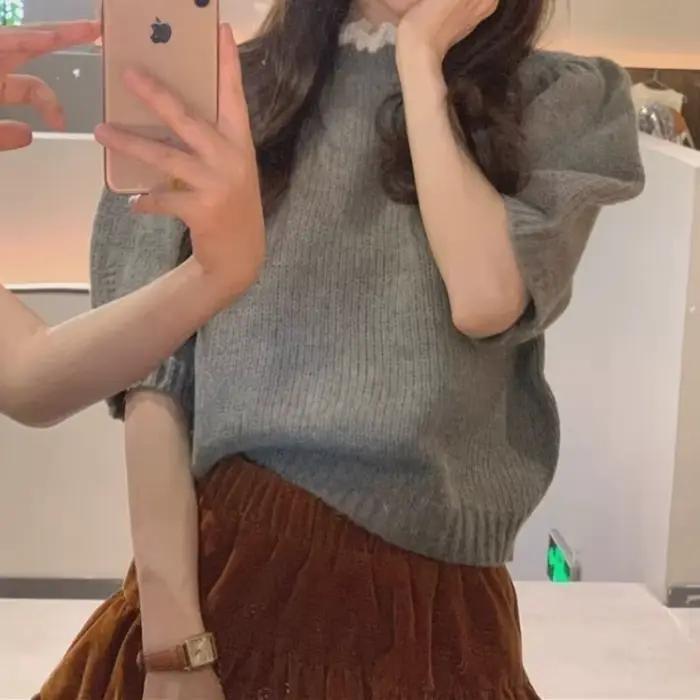 Pull tricoté à demi-col roulé avec manches bouffantes uniques