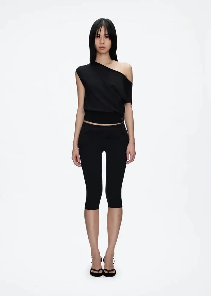 Haut tricoté asymétrique noir à une épaule