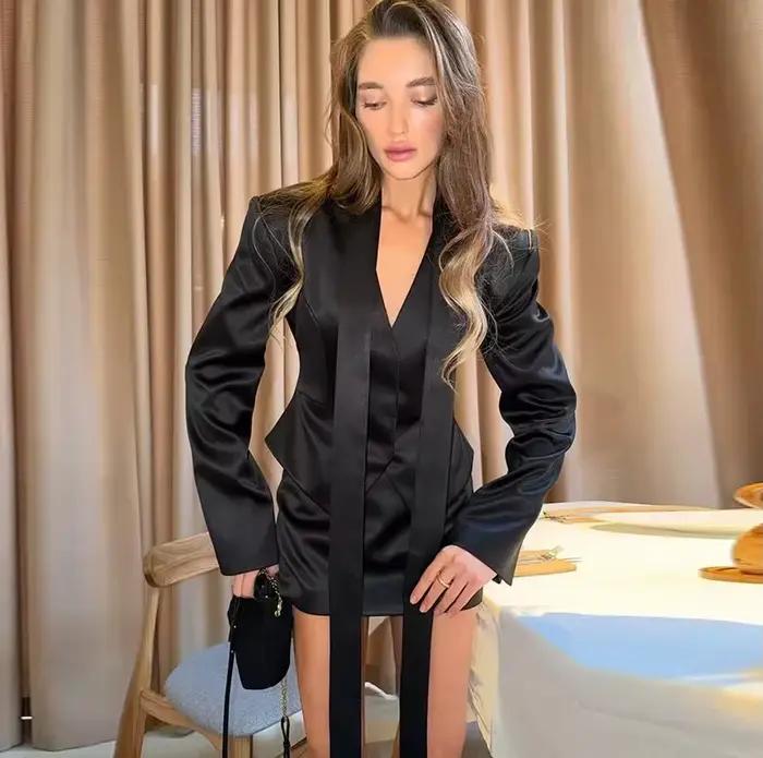 Ensemble jupe et blazer en satin uni pour femme