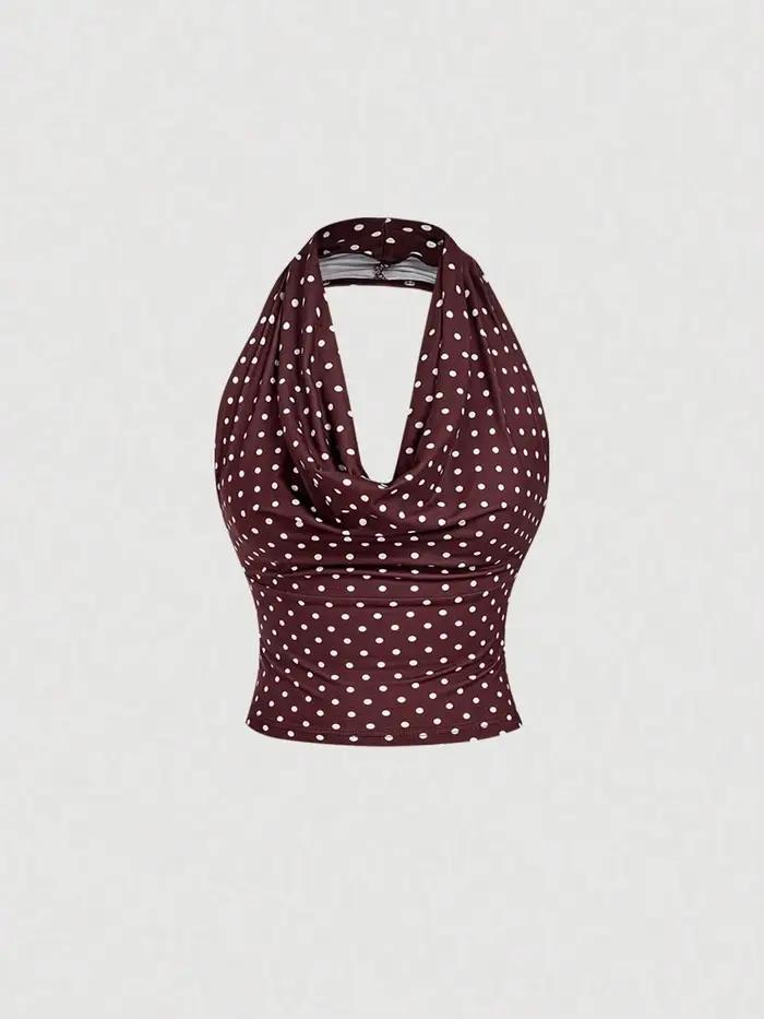 Haut court en tricot pour femme avec options de port polyvalentes et détail froncé sur le côté